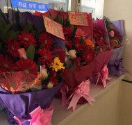 花送雷鋒手，情暖雷鋒心&mdash;&mdash;&ldquo;萬朵鮮花送雷鋒&rdquo;活動溫暖落幕